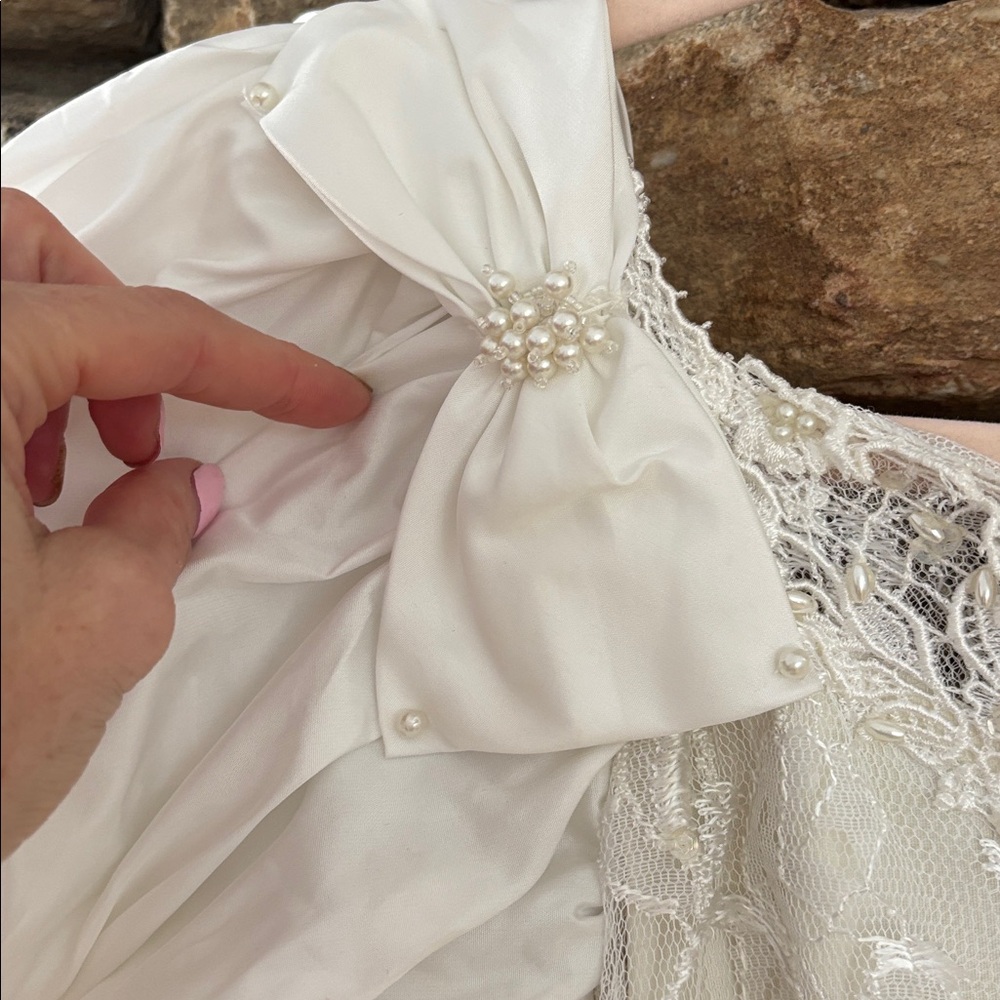 Vintage 80’s Wedding Dress lace and heart bow accents - Picture 15 of 16